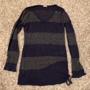 Splendid lightweight sweater in navy/silver stripes